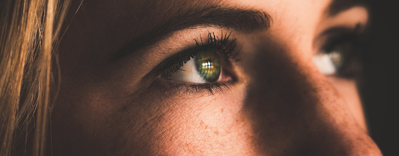 An eye of a women