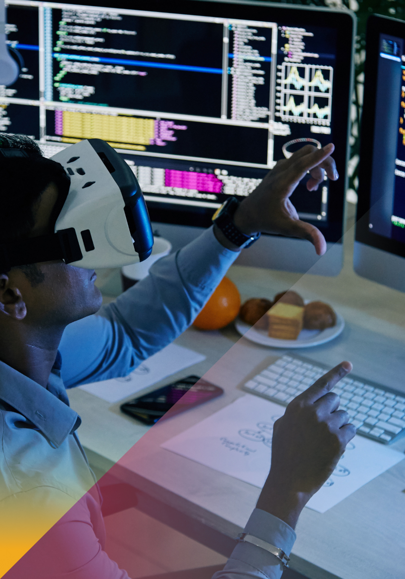 Man wearing VR headset interacting with a screen of data / Homme portant un casque VR interagissant avec un écran de données