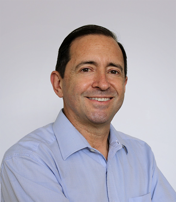 A photo of Hugo Campos.